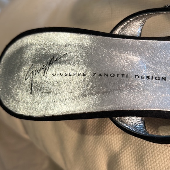 Giuseppe Zanotti design heels with emerald cut Swarovski crystals - Picture 5 of 8